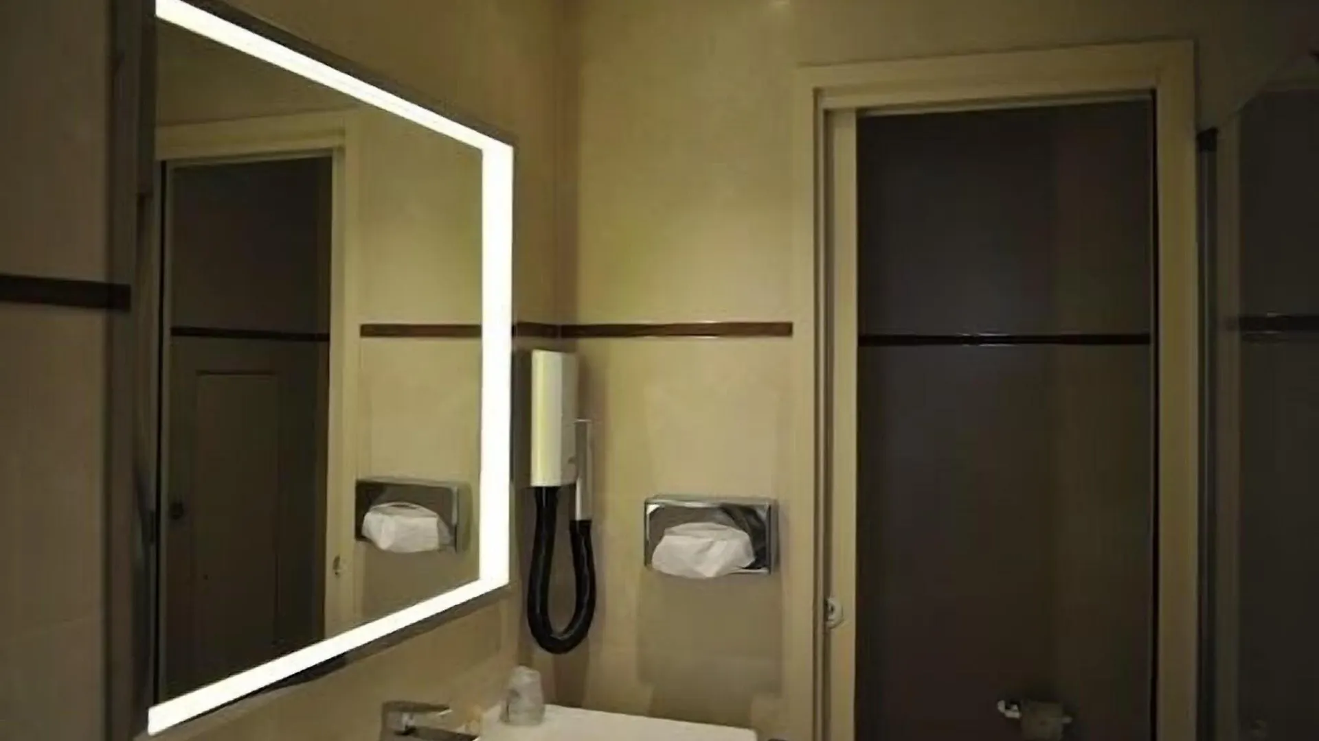 De L'universite Hotel 3*