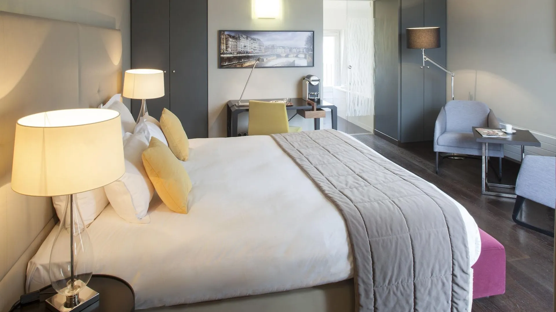 Hotel De L'universite 3*